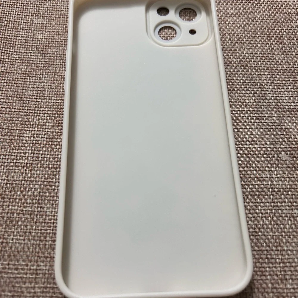 iPhone 14 Plus Case Cream W Flowers See description for compatible iPhones NWOT